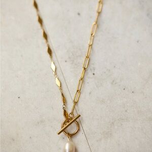 Elegant Gold Necklace with Pearl Pendant